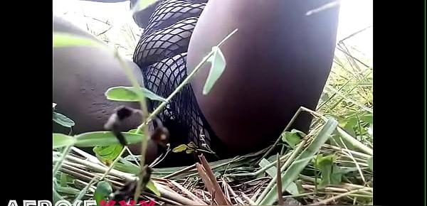 Black pussy in fishnet outside